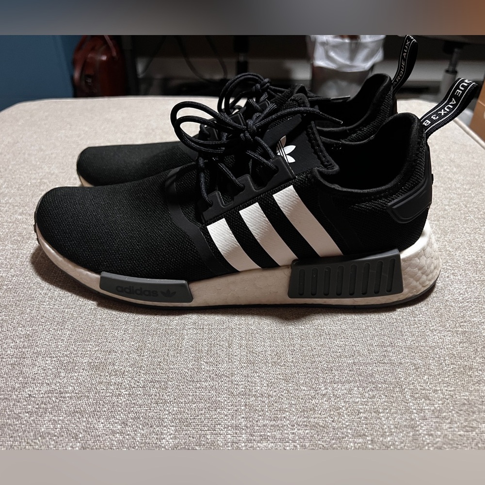 Adidas Men's NMD R1 Primeblue Sneakers size 10 grey, black and white